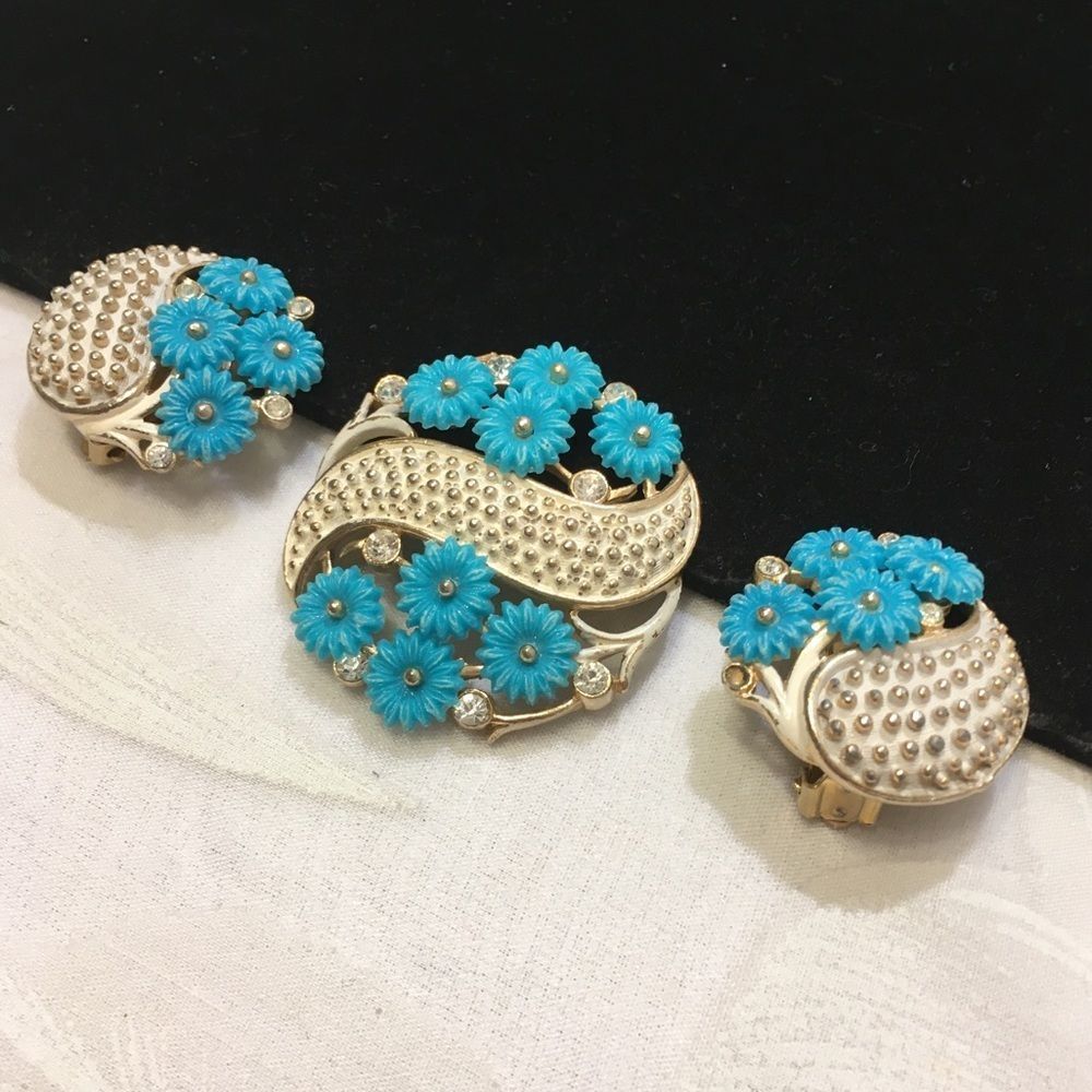 Vintage Enamel And Molded Celluloid Flower Set - Picture 4 of 8